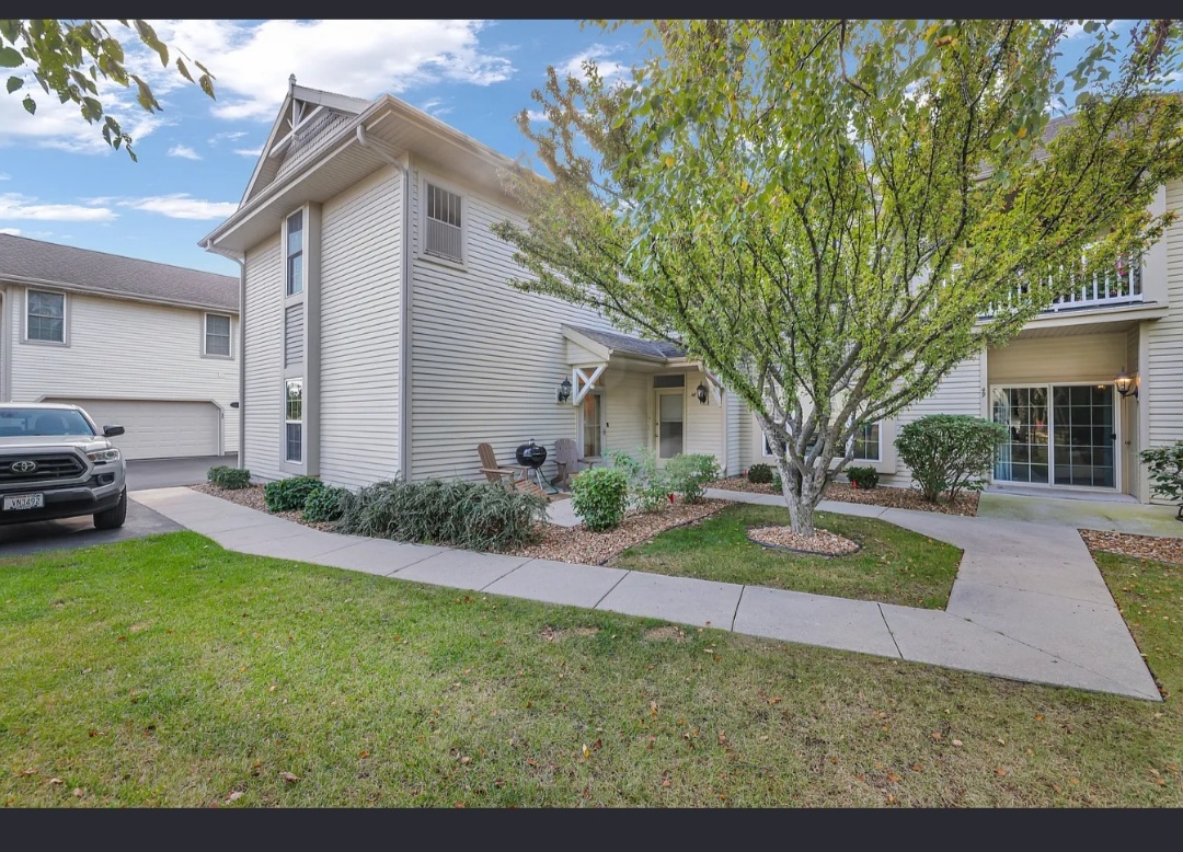 SPACIOUS COZY AND MOVE IN READY HOME